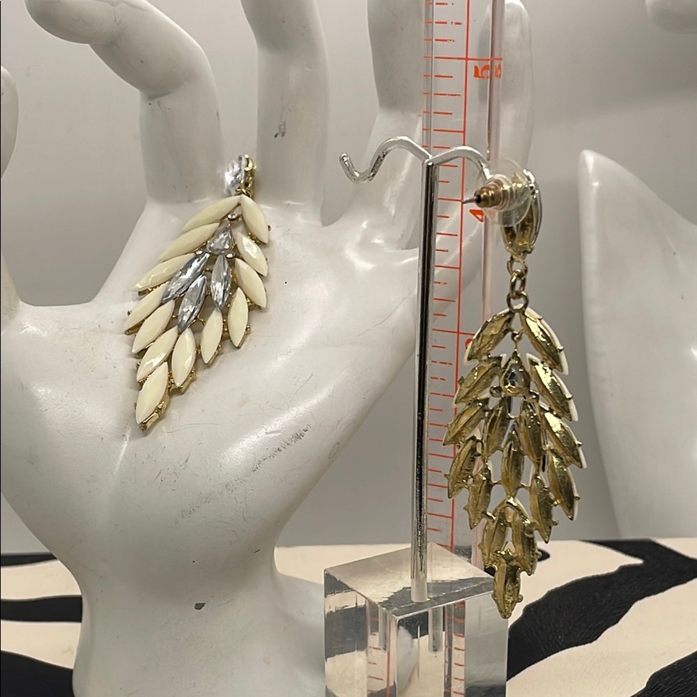 Cream and Silver Feather Earrings with Intricate Design AND Lightweight ❤️ - Picture 8 of 9